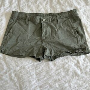 AG Supply shorts